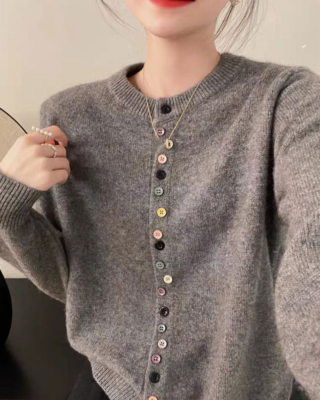 Vana | Timeless Buttoned Cardigan