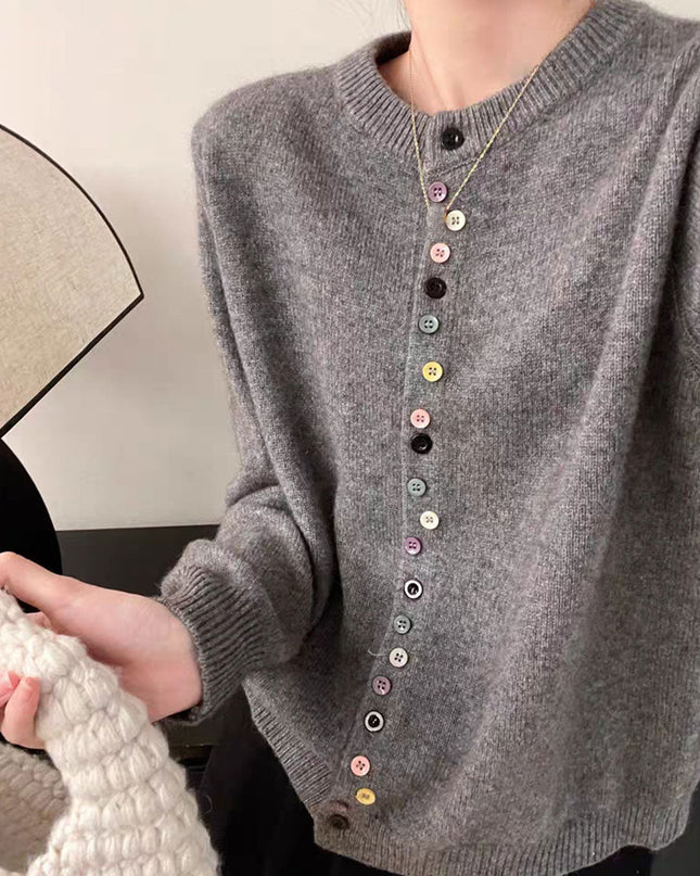 Vana | Timeless Buttoned Cardigan
